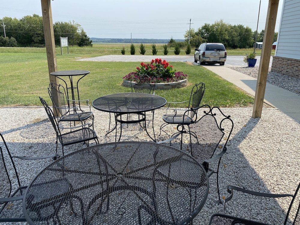 Garnett Hotel & RV Park 40/43