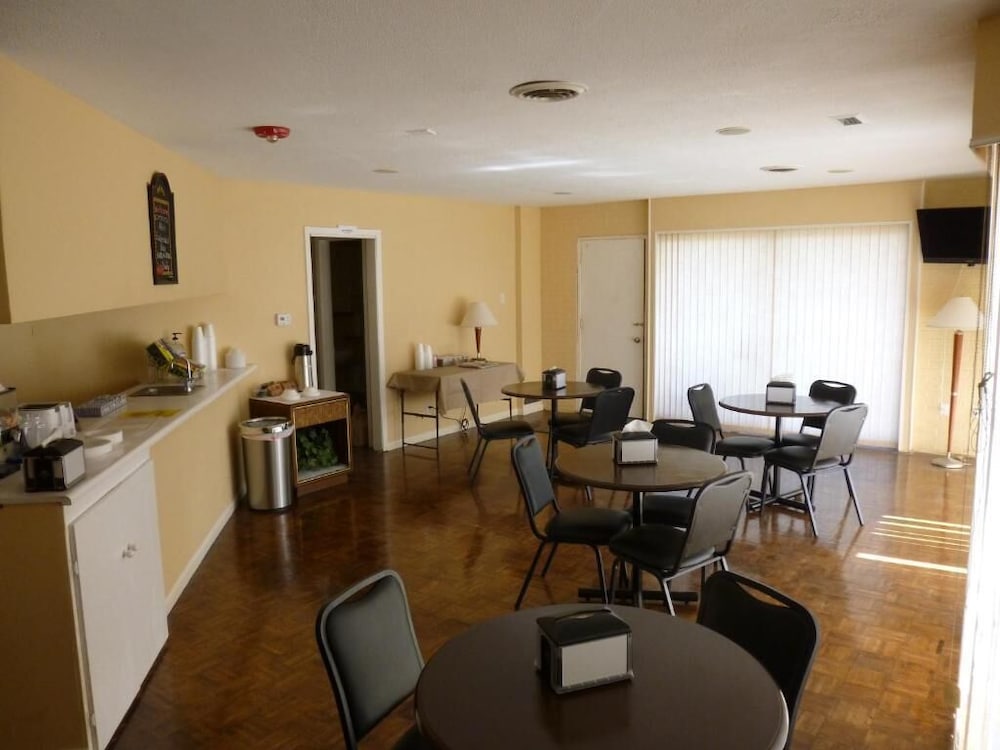Alvin Extended Stay 50/62