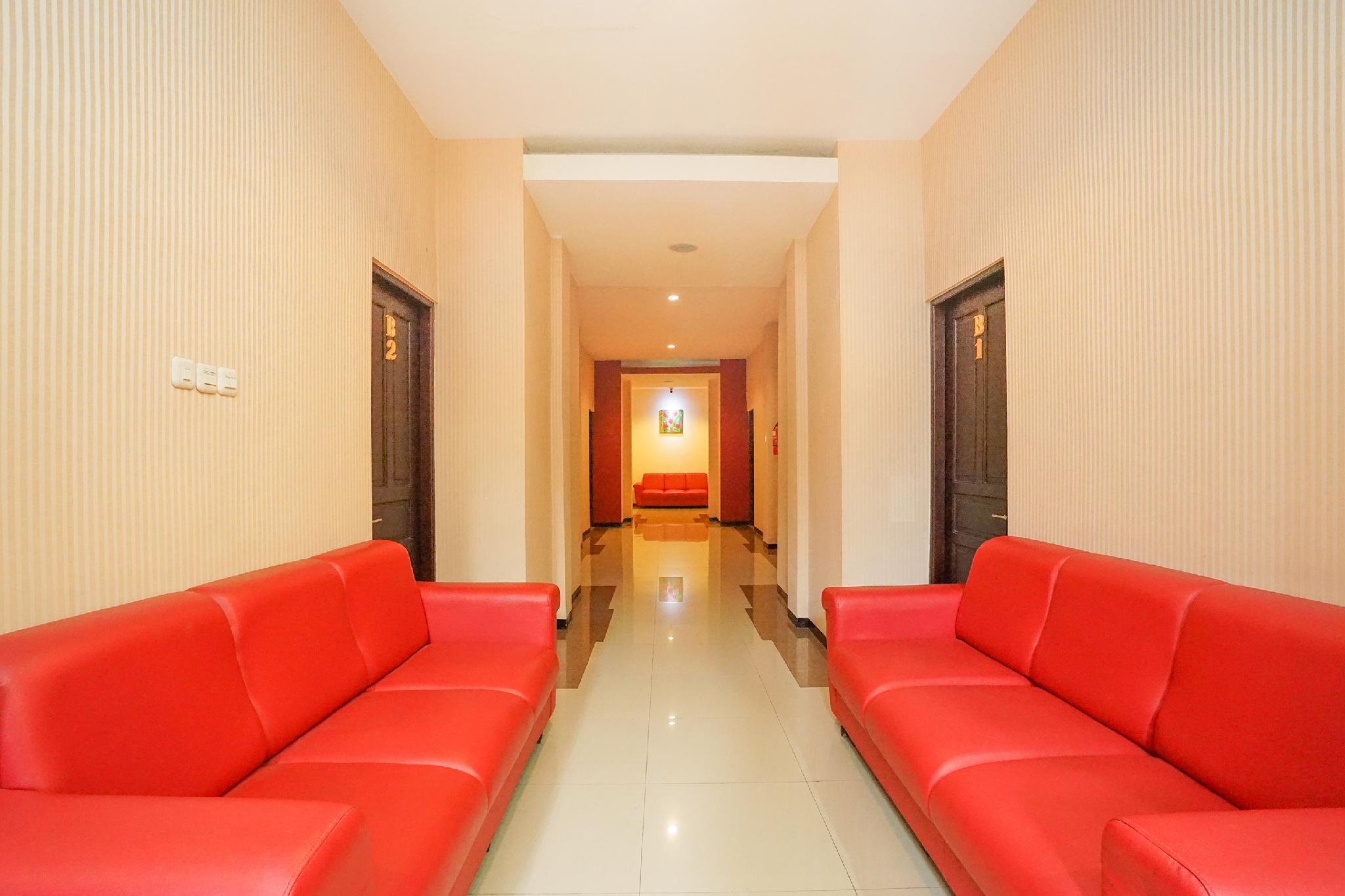 Oyo 282 Putri Utari Guest House 11/31