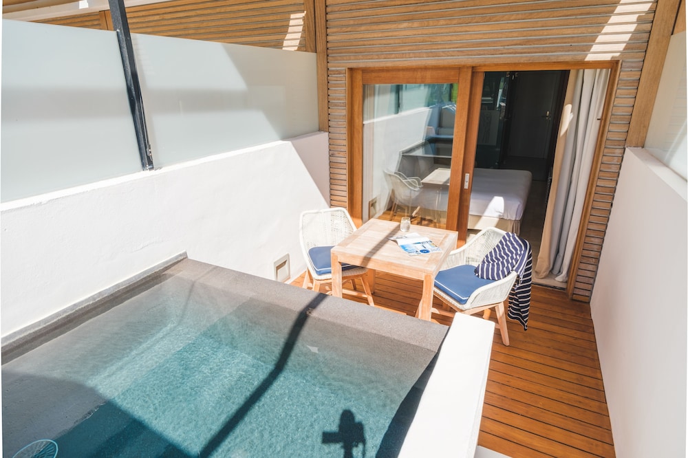 Gecko Hotel and Beach Club 24/50