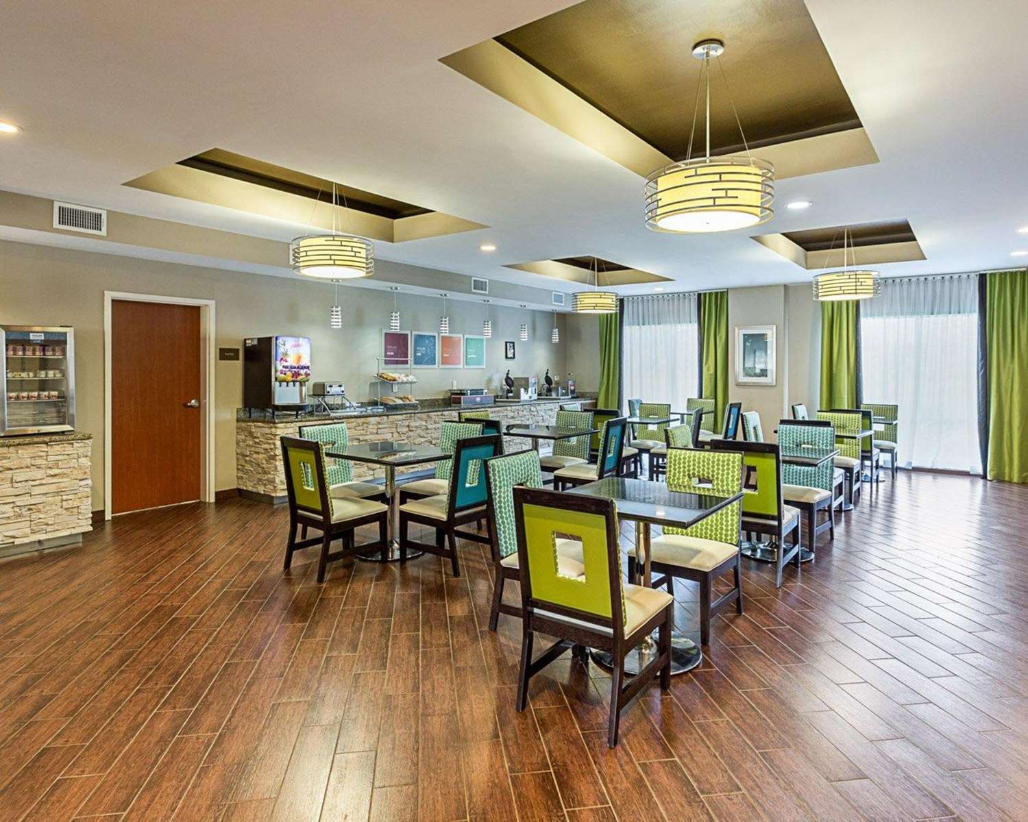 Comfort Suites Near Tanger Outlet Mall 17/18