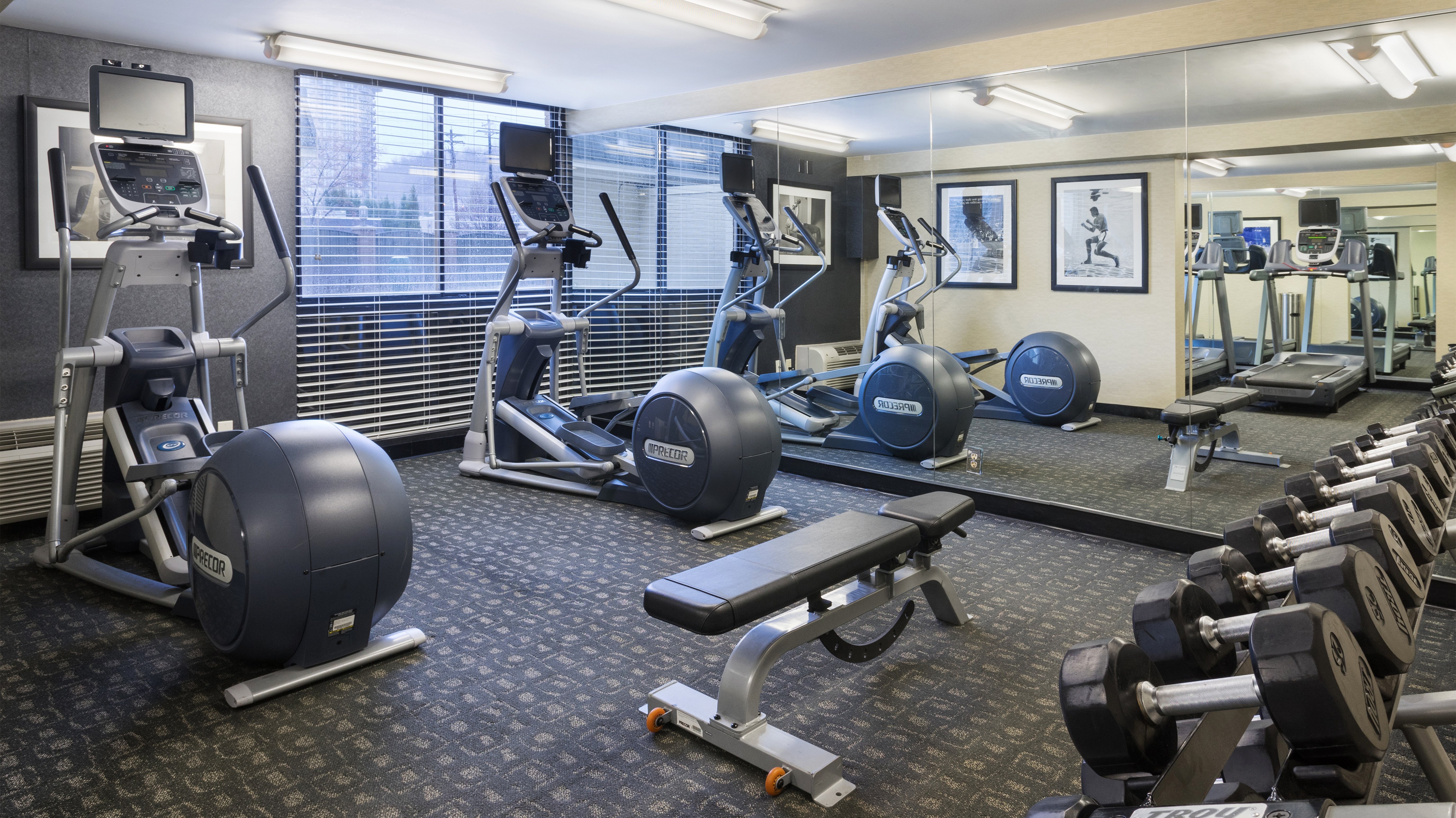 Holiday Inn Cincinnati-Riverfront 25/58