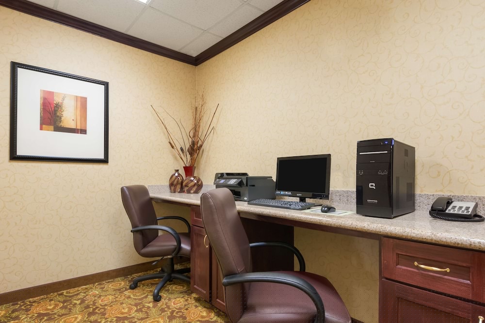 Comfort Inn & Suites Galveston Central Island near Pier 27/28