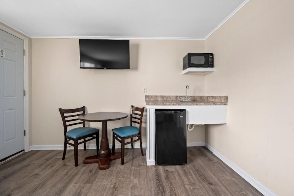 Madison Beach Motel 24/42