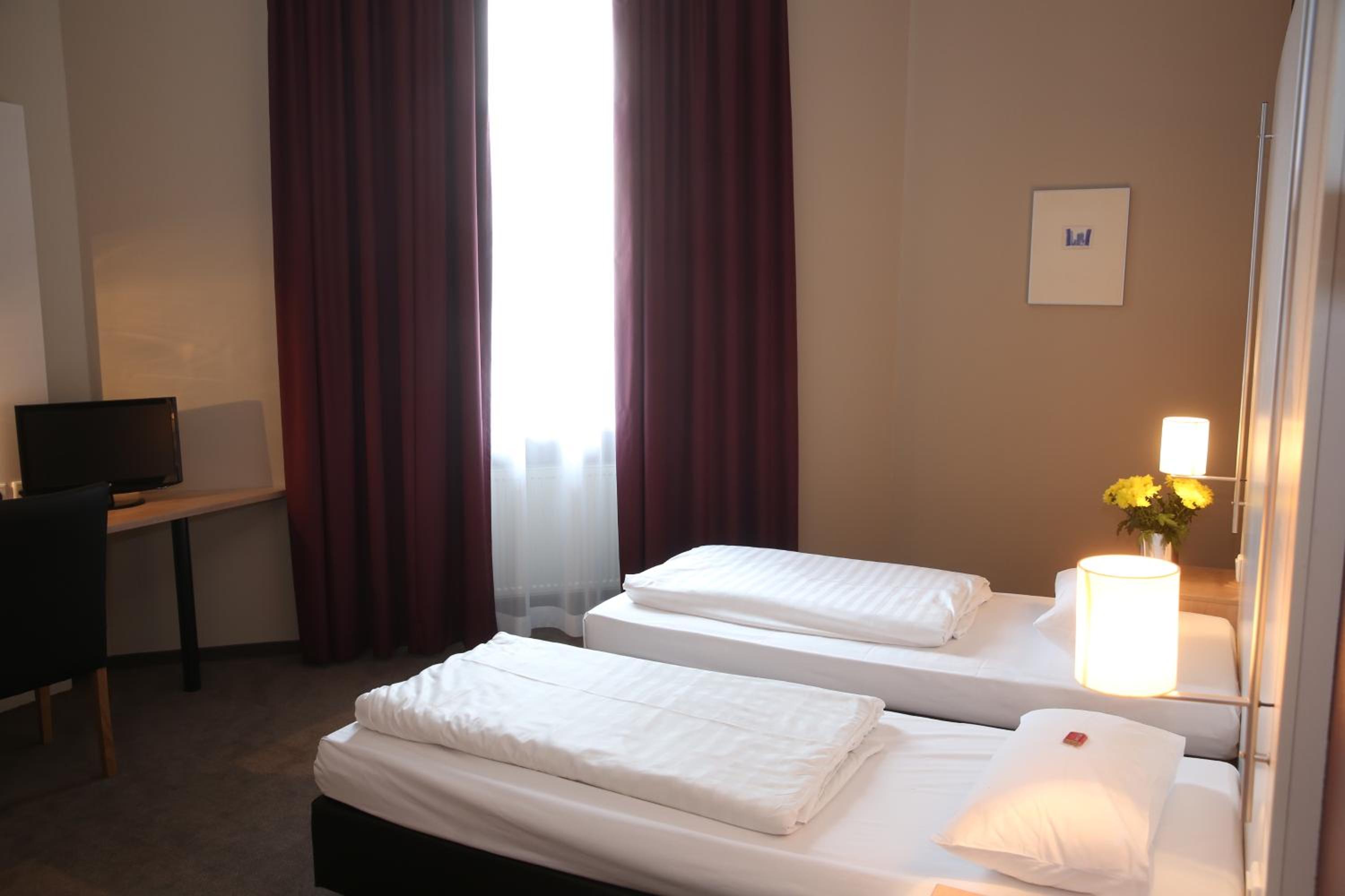 STANDARD, TWIN BEDS
