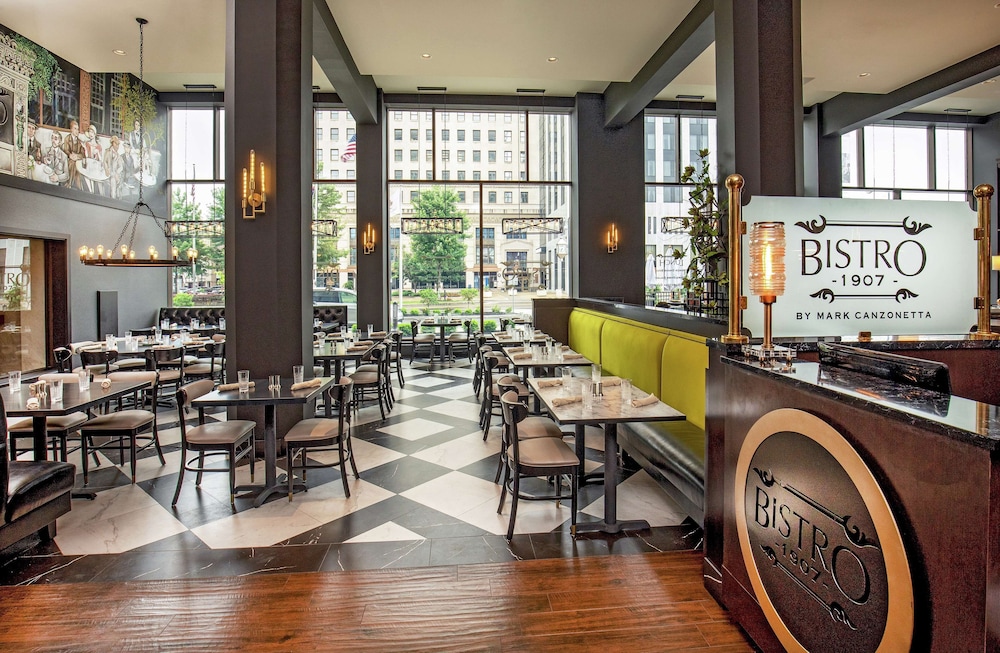 DoubleTree by Hilton Youngstown Downtown 37/46