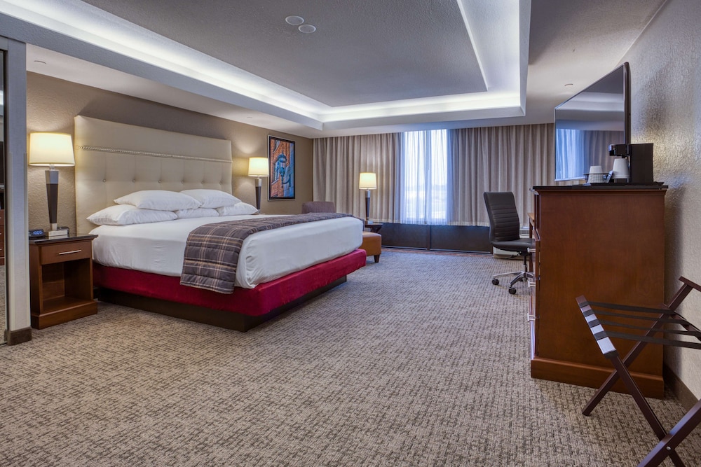 غرفة ديلوكس بسرير كينج مع أريكة، Drury Inn and Suites St Louis Fairview Heights 3/4