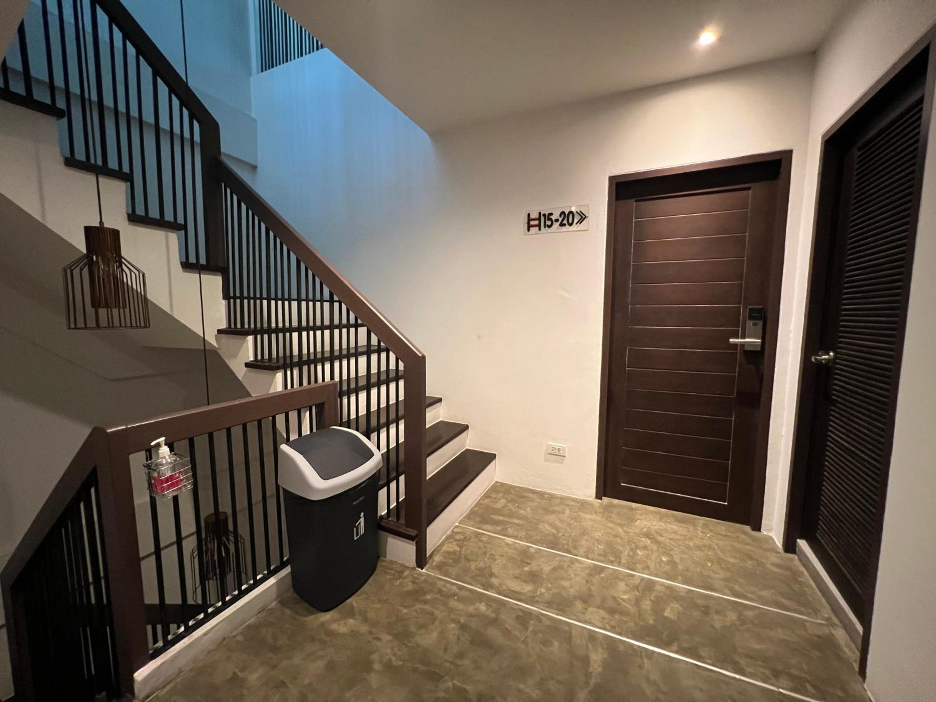 Litera Hostel Adults Only 45/71