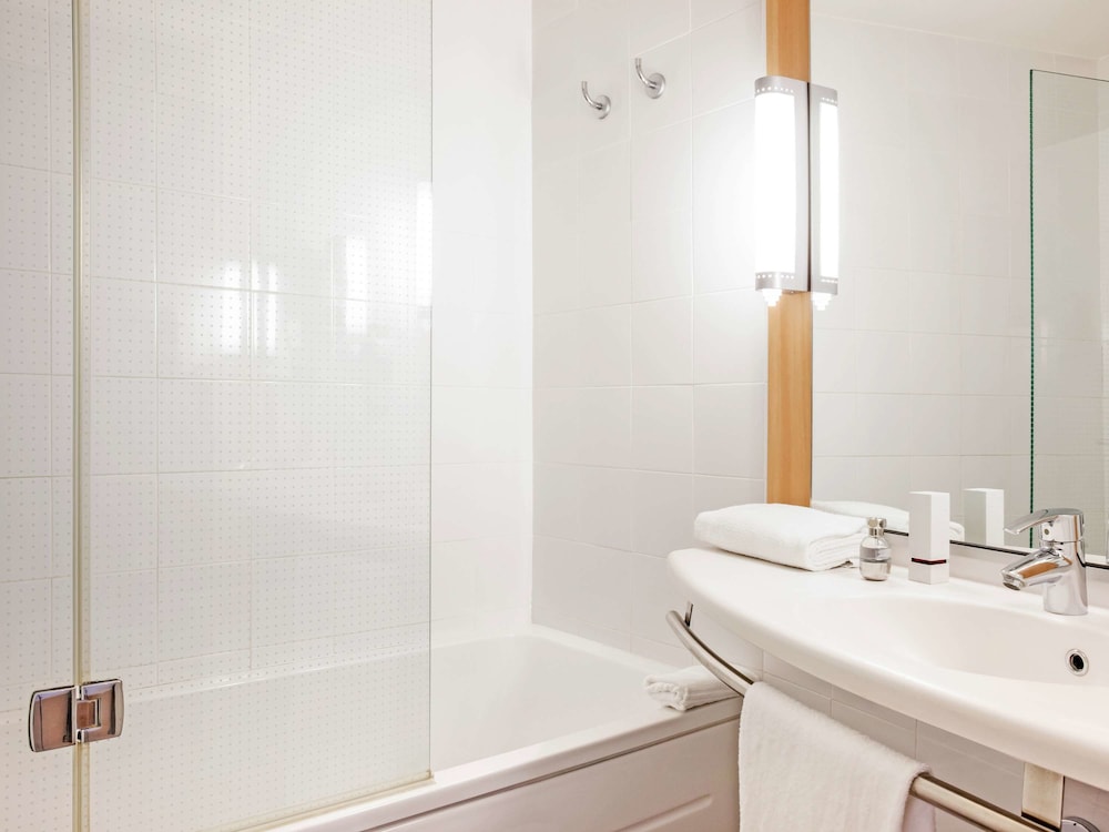 IBIS BARCELONA RIPOLLET 18/72