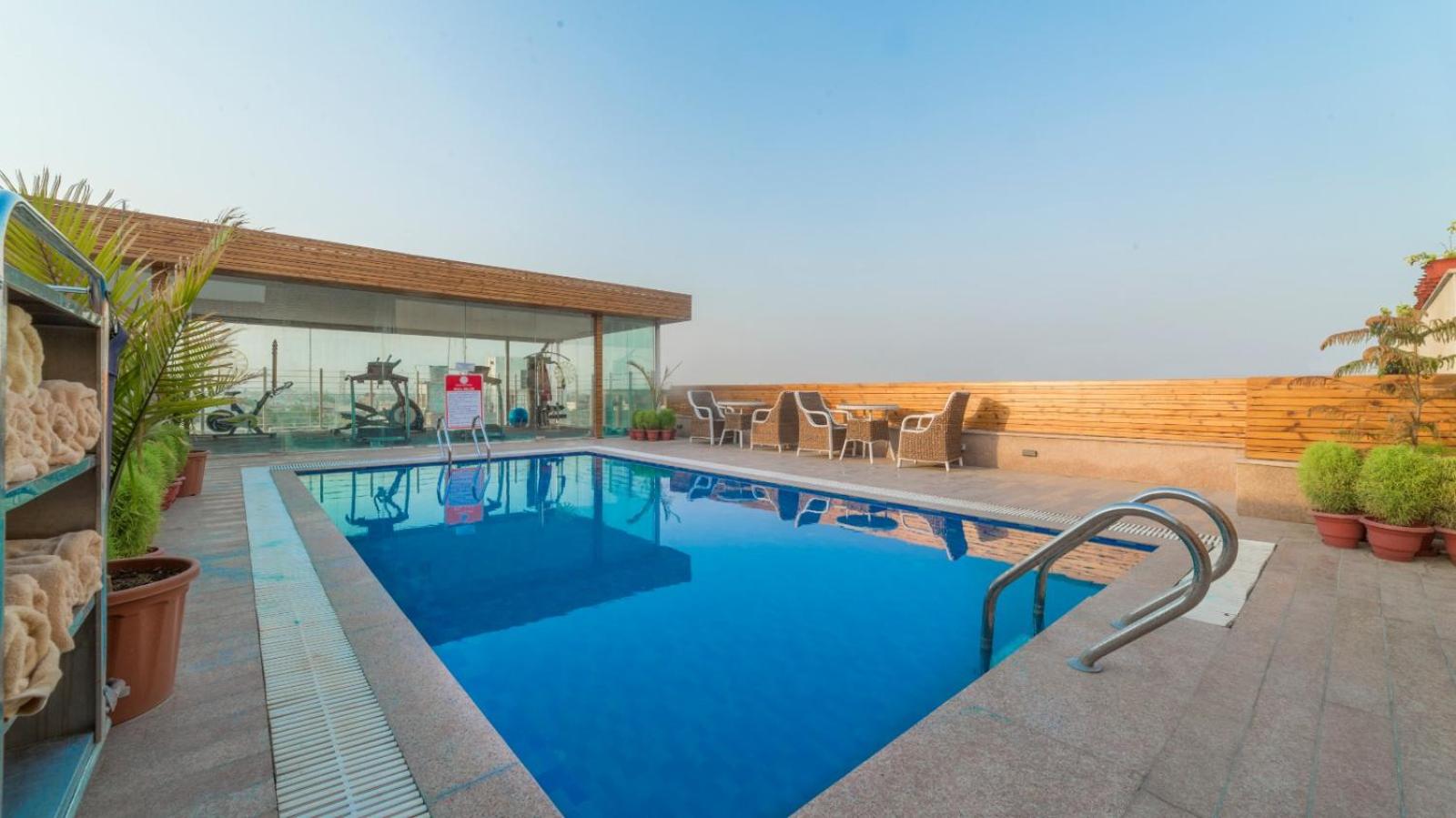 Costa Riviera Hotel 50/56
