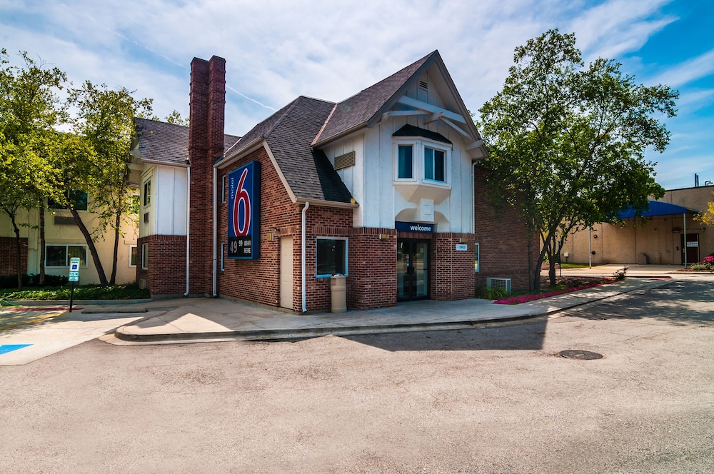 Motel6 Arlington Heights, IL - Chicago North Central 33/42