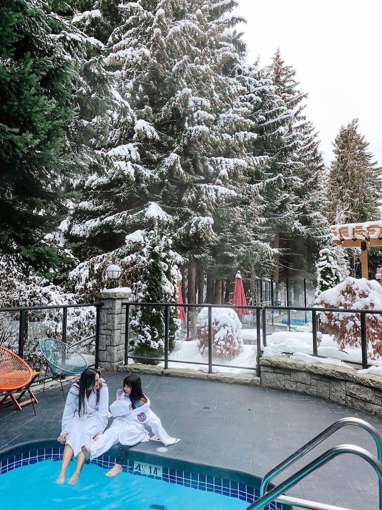 Summit Lodge Boutique Hotel 55/58