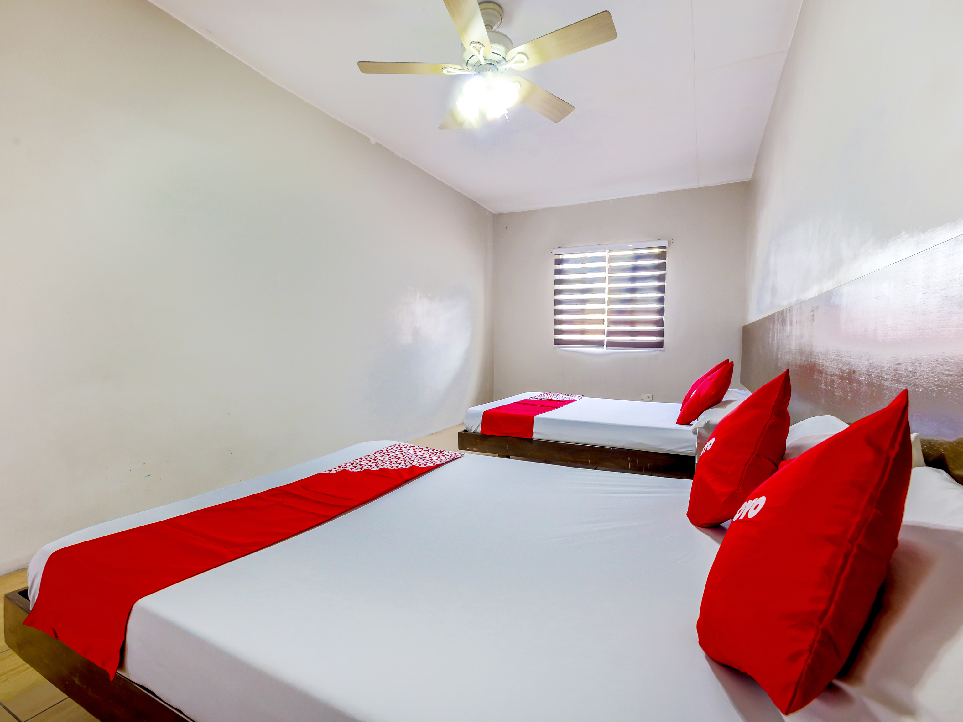 Metro Deluxe Residences 13/50