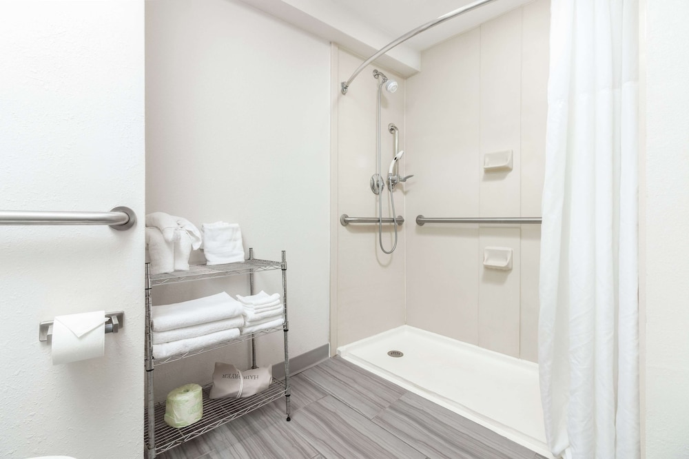 Hampton Inn Daytona Beach Shores 15/45
