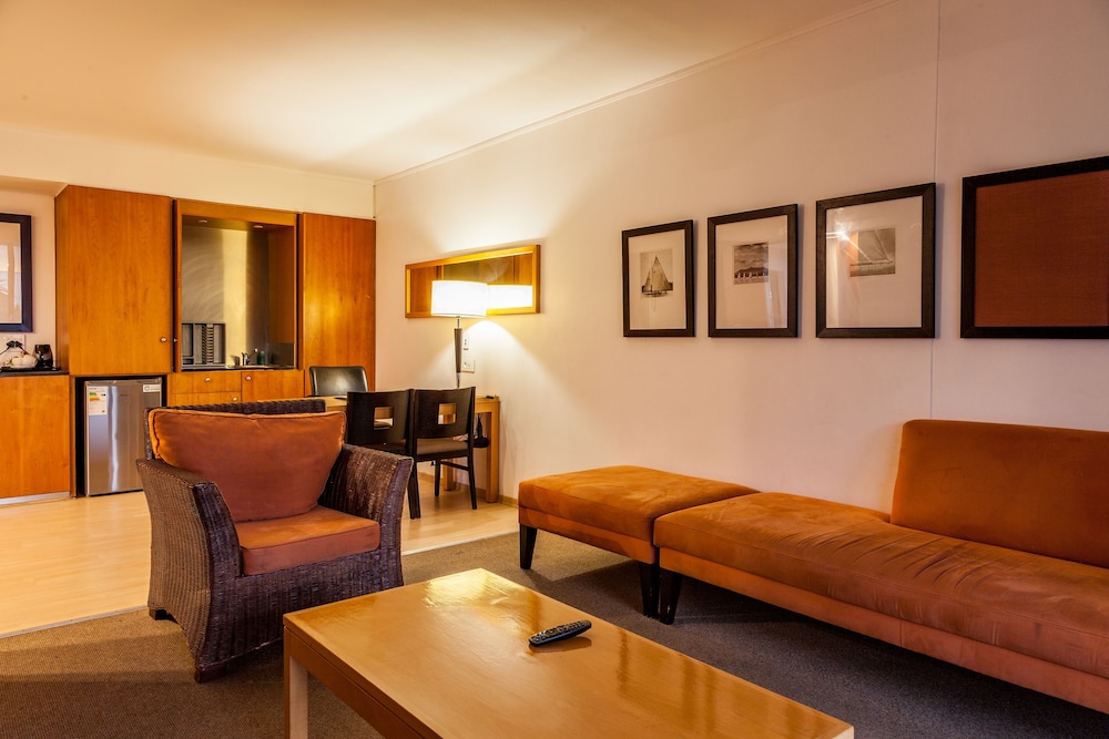 Cape Town City Accommodation the Island Club 38/69