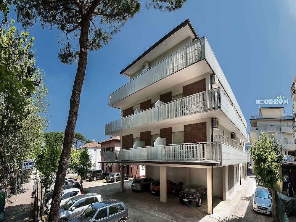 Hotel Odeon 5/48