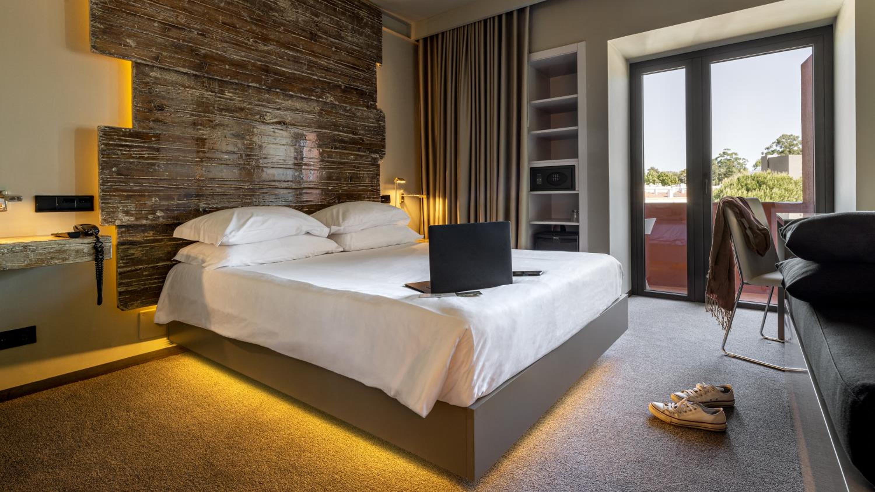 Classic, Queen Bed