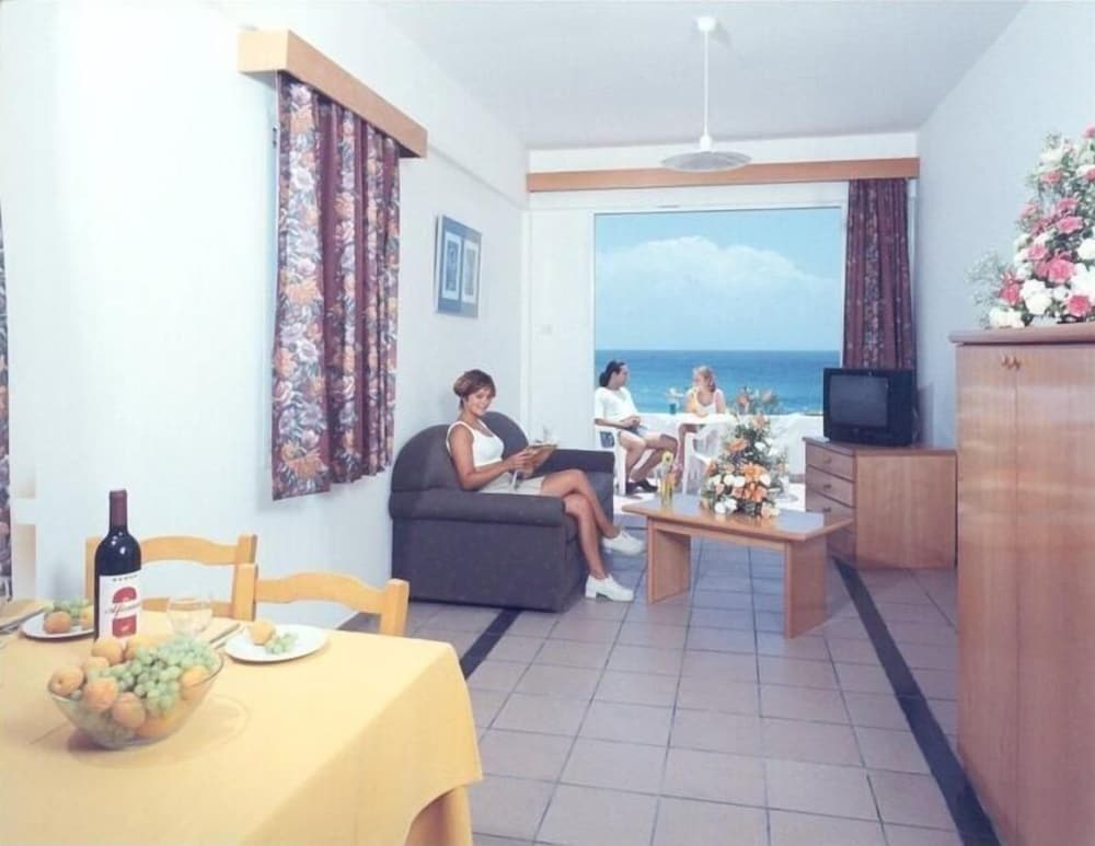 Corallia Beach Hotel Apartments 7/39