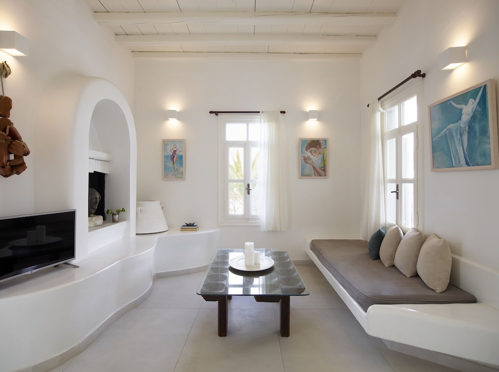 Kallos of Mykonos 34/50