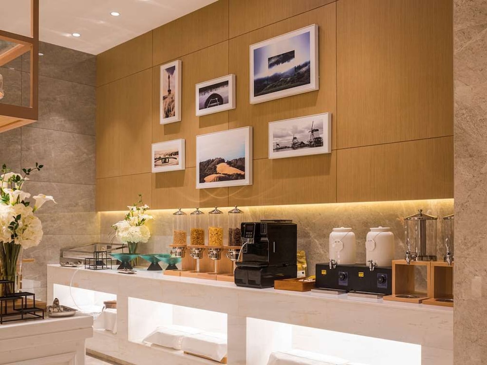 Ramada by Wyndham Zhumadian West Station 8/33