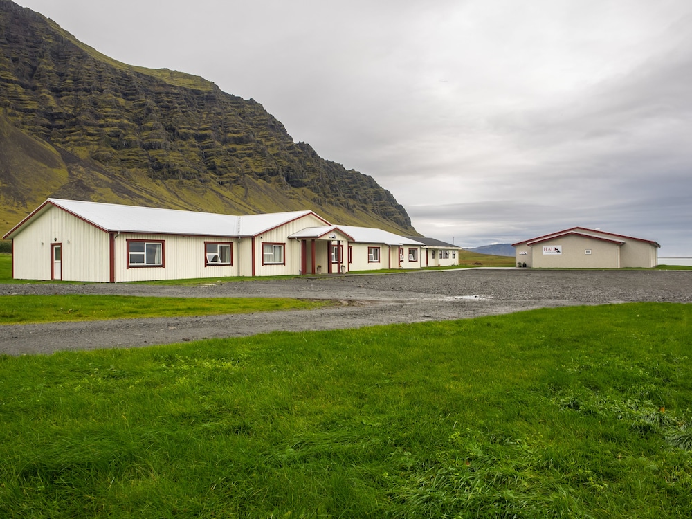 Hali Country Hotel 65/73