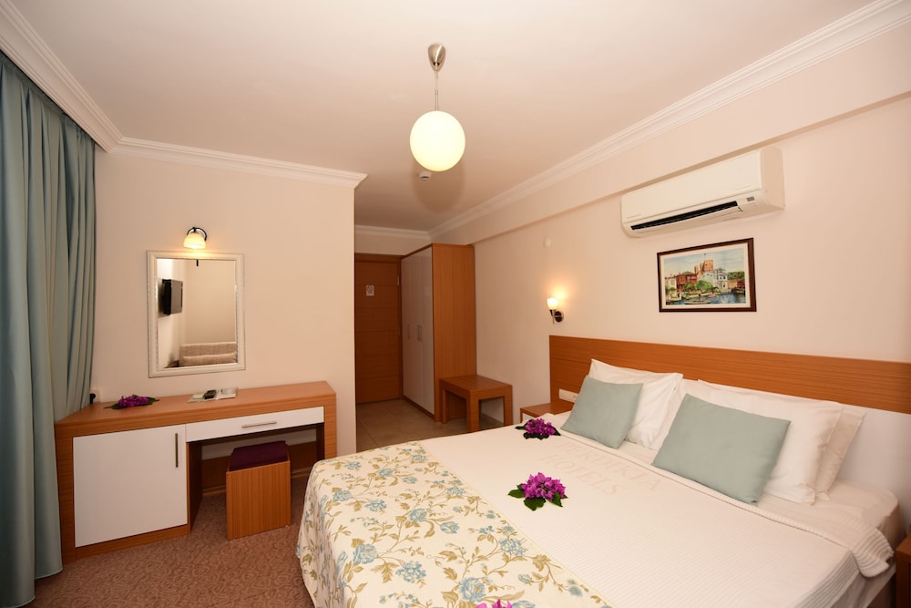 Perdikia Hill Family Resort Villas 17/68