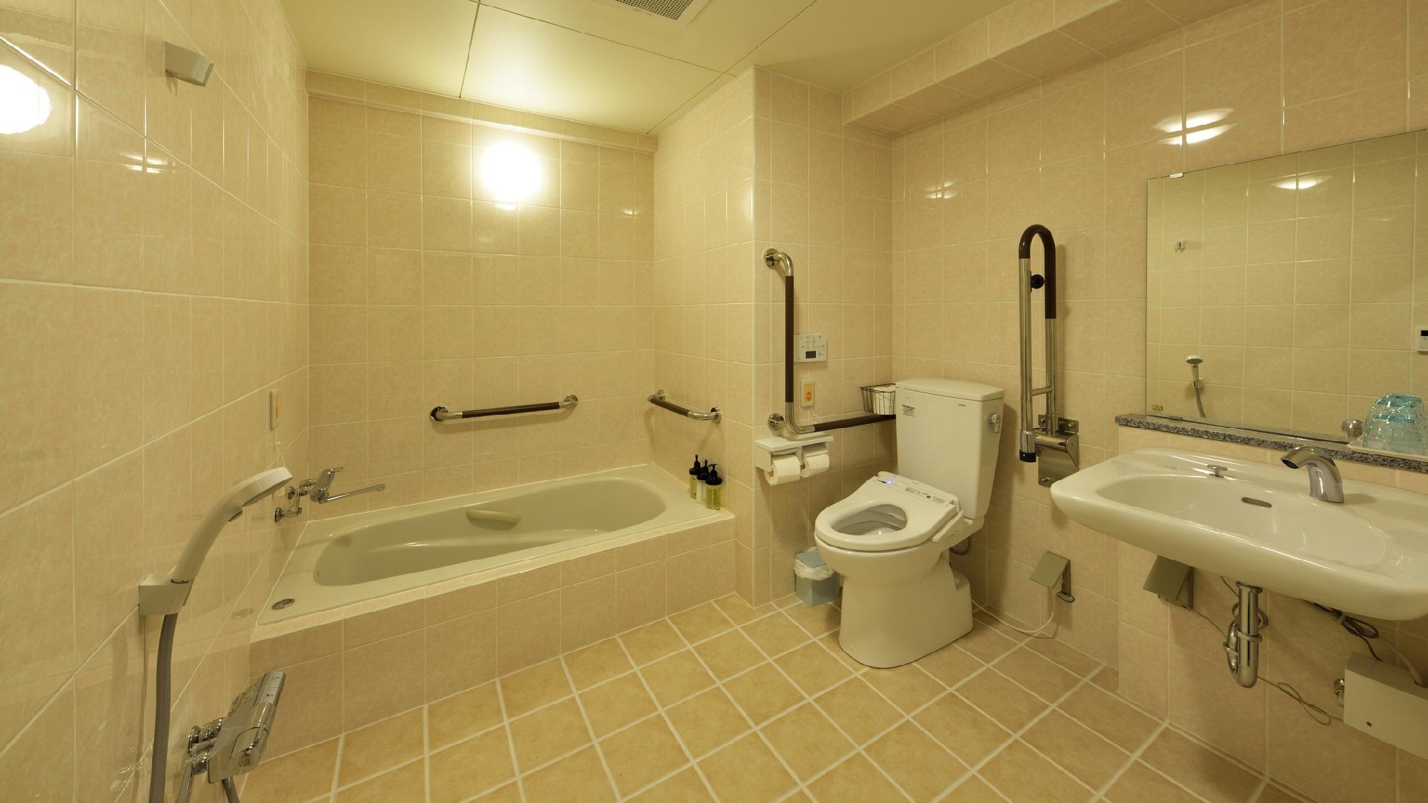 Universal, Family, Ocean Front, Low Floor