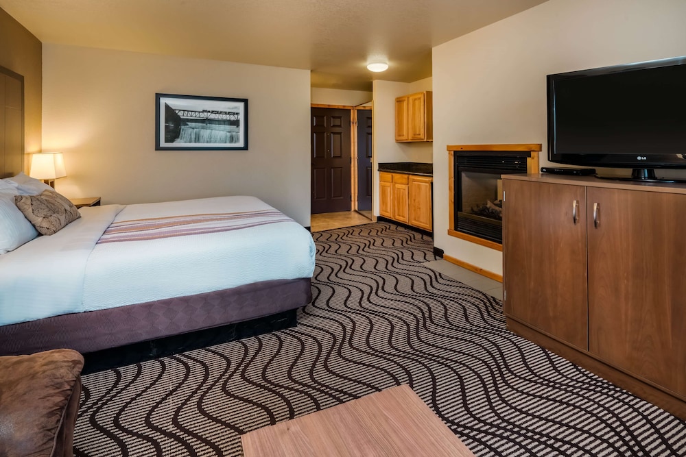 Best Western Plus Riverfront Hotel And Suites 17/37