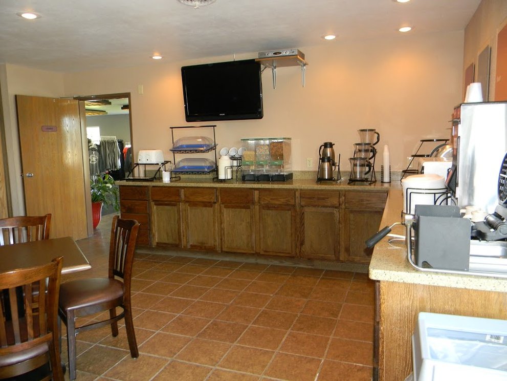 Boarders Inn & Suites by Cobblestone Hotels - Munising 34/51