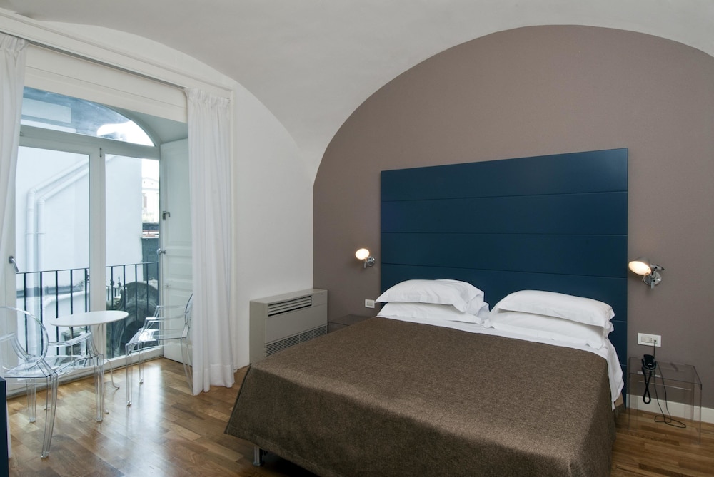 Piazza Bellini 6/63