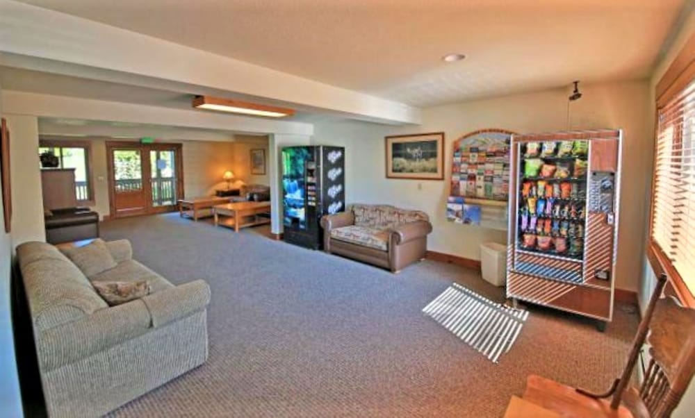 Twin Rivers Condominiums by Alderwood Colorado Management 23/47