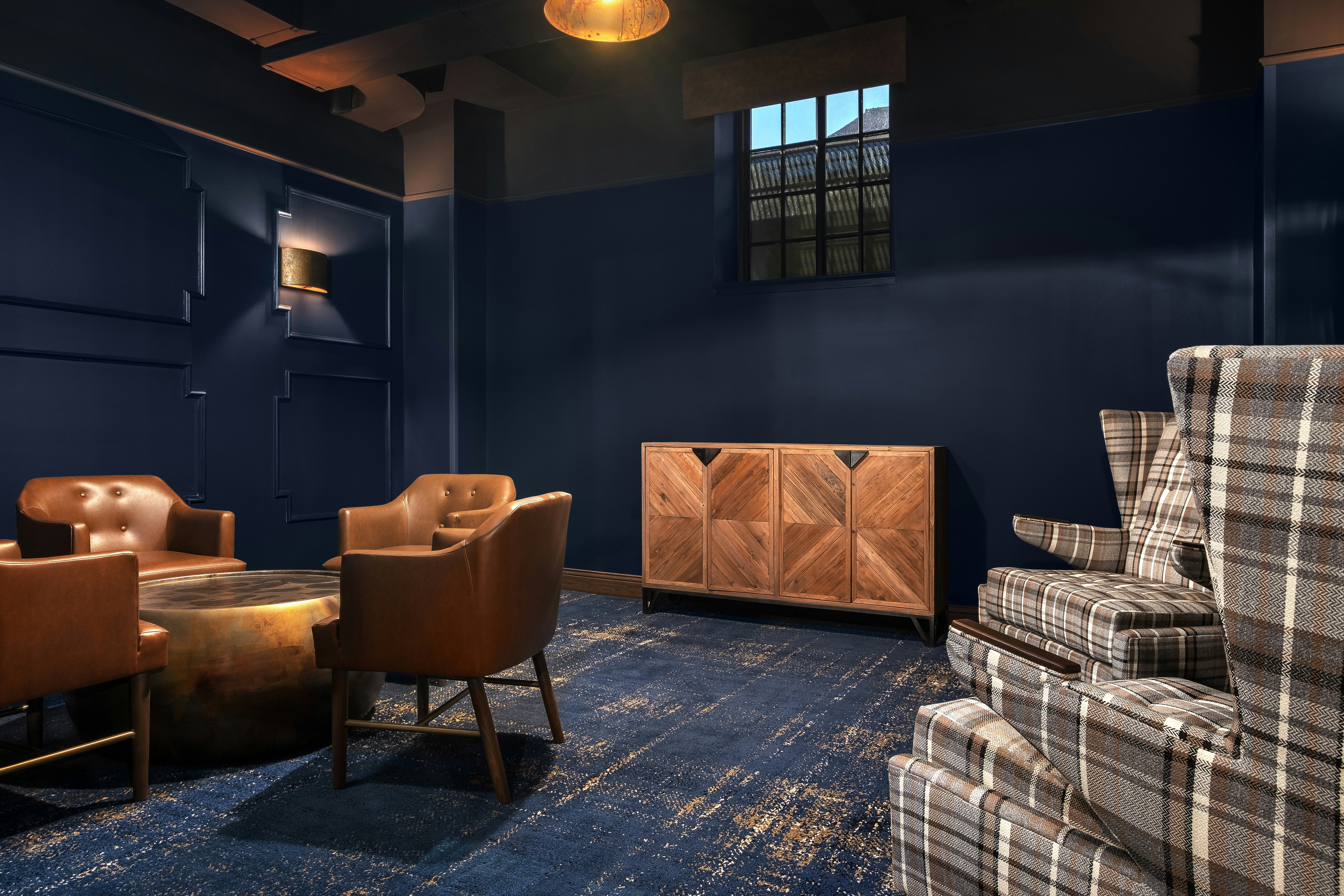 The Well House Hamilton, Tapestry Collection by Hilton 16/31