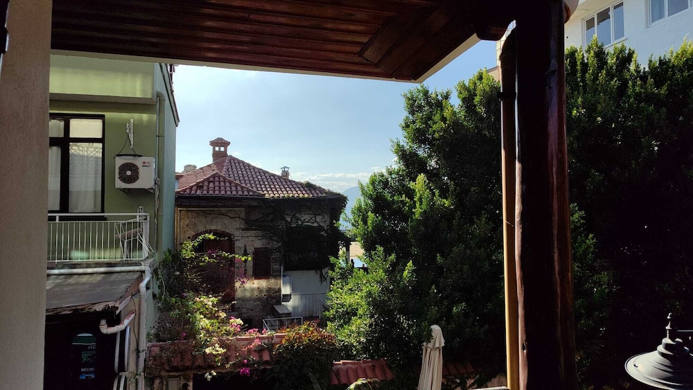 Antalya Inn Boutique Hotel 33/34