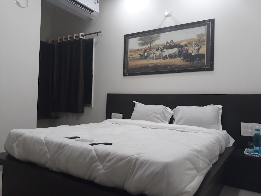 Hotel Gayatri By Sky Stays 10/22