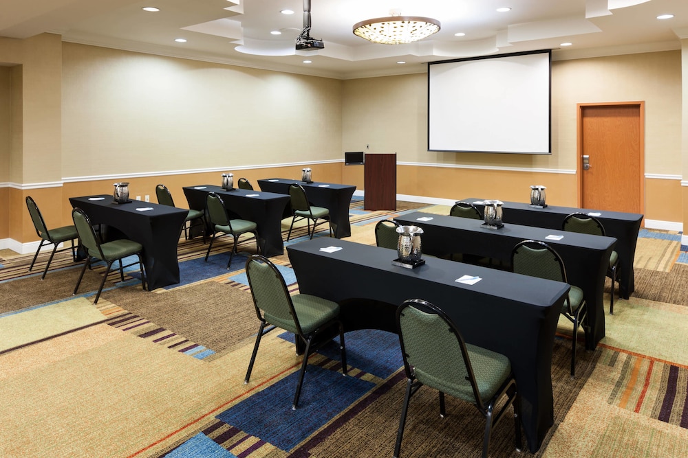 Fairfield Inn Suites Jacksonville Butler Boulevard 38/50