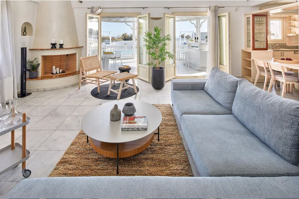 La Maison Luxurious Living 12/32