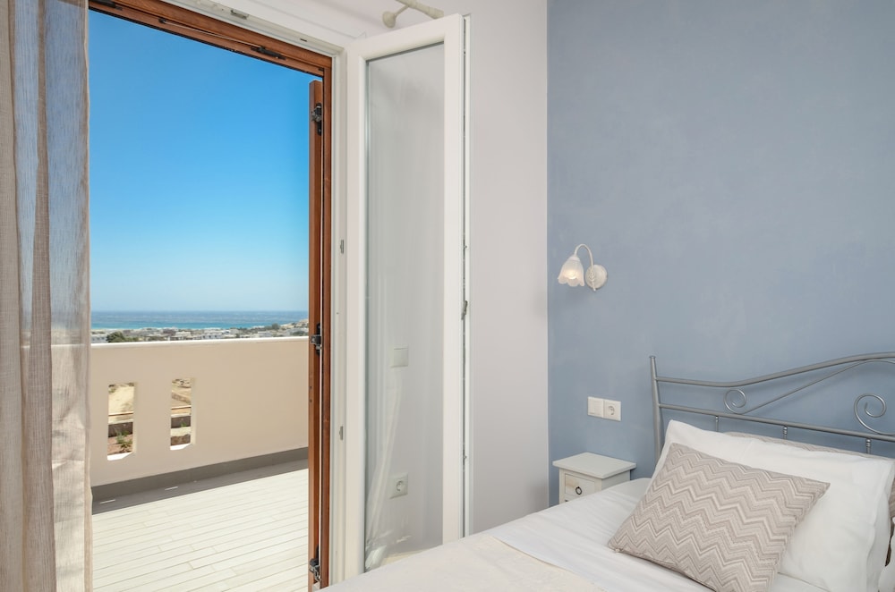 Naxos Luxury Villas 7/36