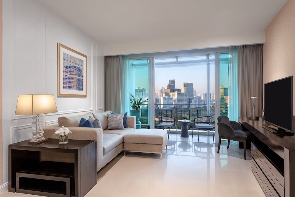 Dusit Suites Hotel Ratchadamri 36/72