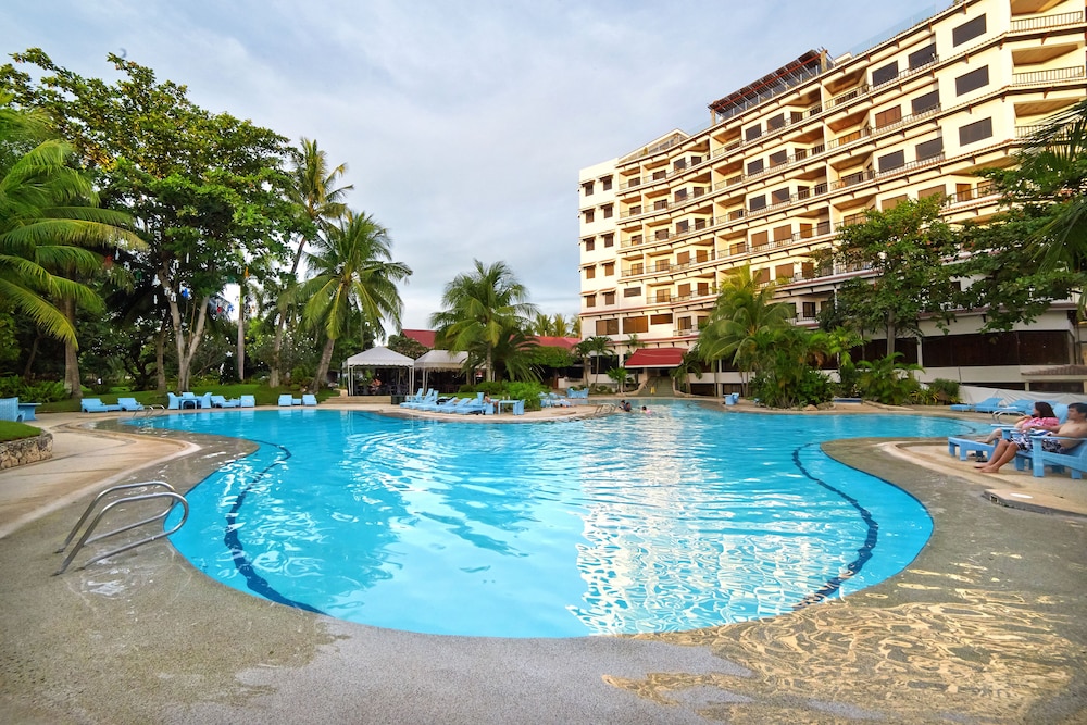 CEBU WHITE SANDS RESORT AND SPA 42/50