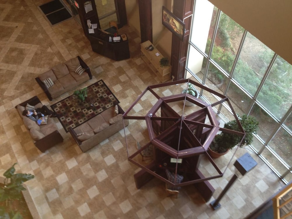 Ramada by Wyndham DFW Airport 29/39