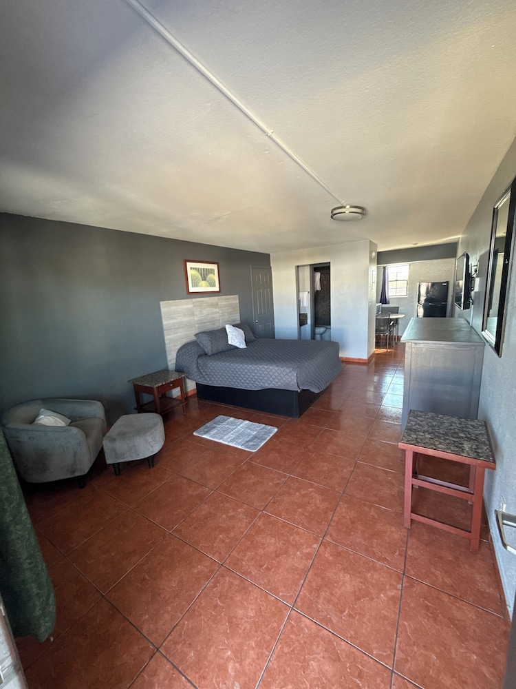 Rawls Motel Near Phoenix Airport 20/50