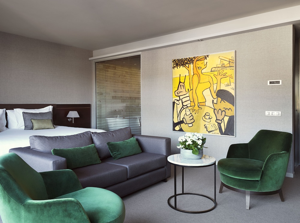 The Artist Grand Hotel of Art 50/74