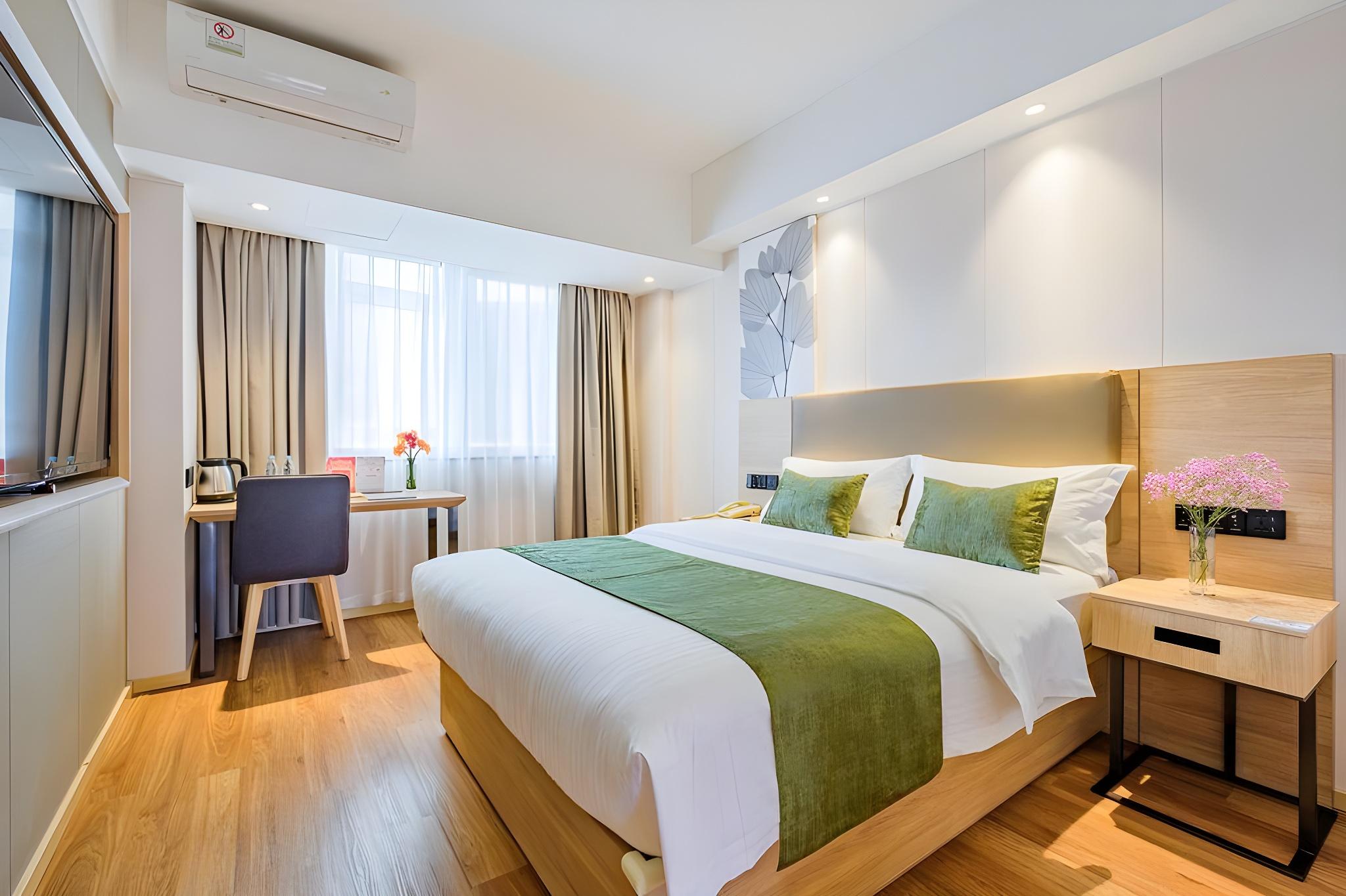ROOM, DOUBLE BED