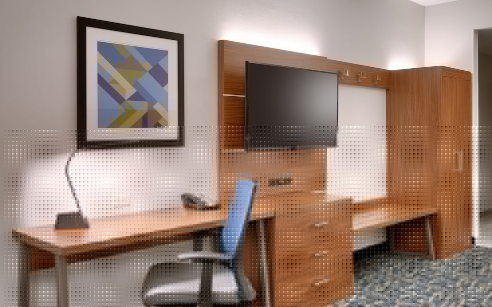 Holiday Inn Express Suites Gainesville I 75 61/68
