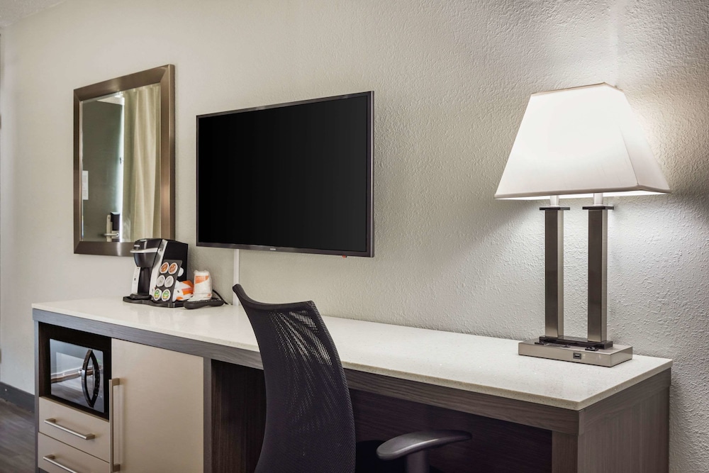 Quality Inn & Suites Cartersville South 12/29
