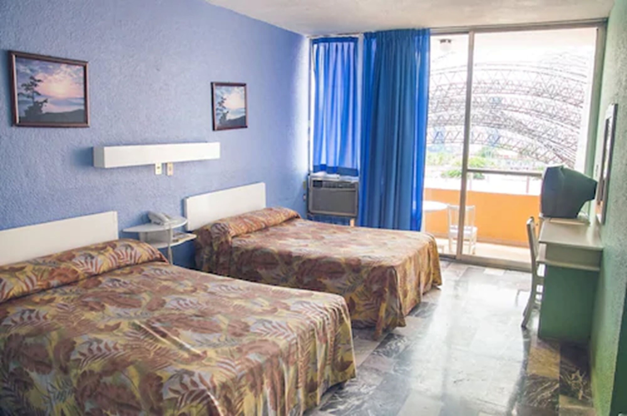 ROOM, DOUBLE BED