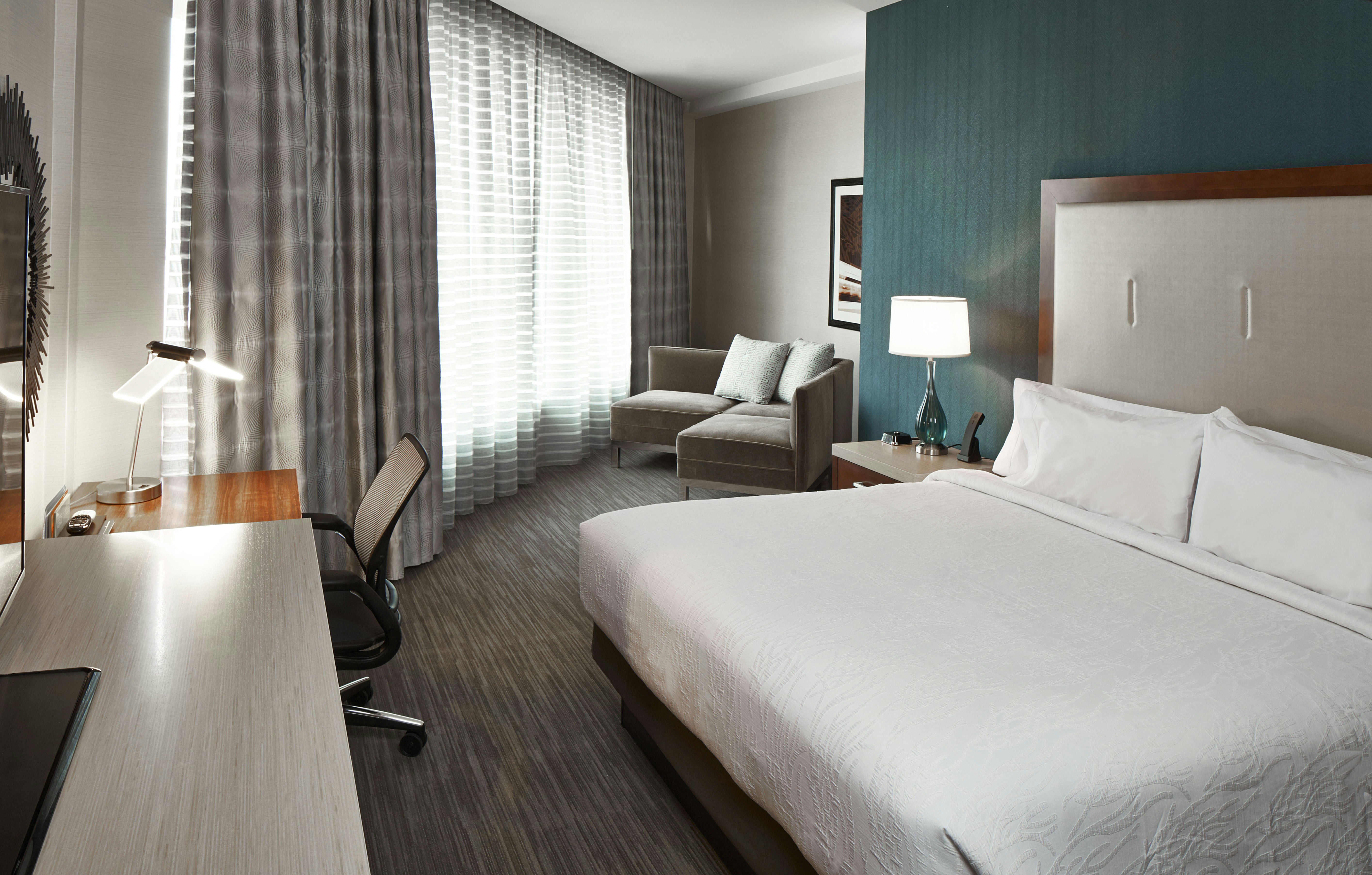 JUNIOR SUITE, KING BED