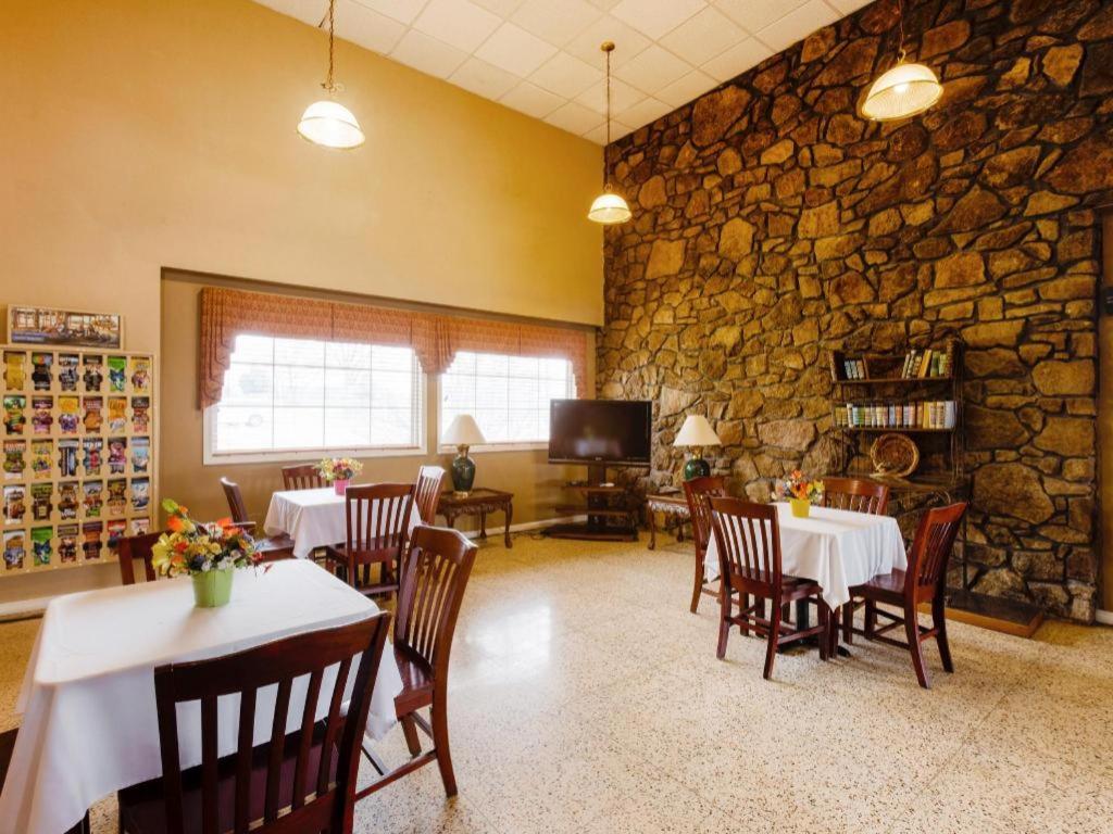 Hotel Lebanon MO I-44 25/33