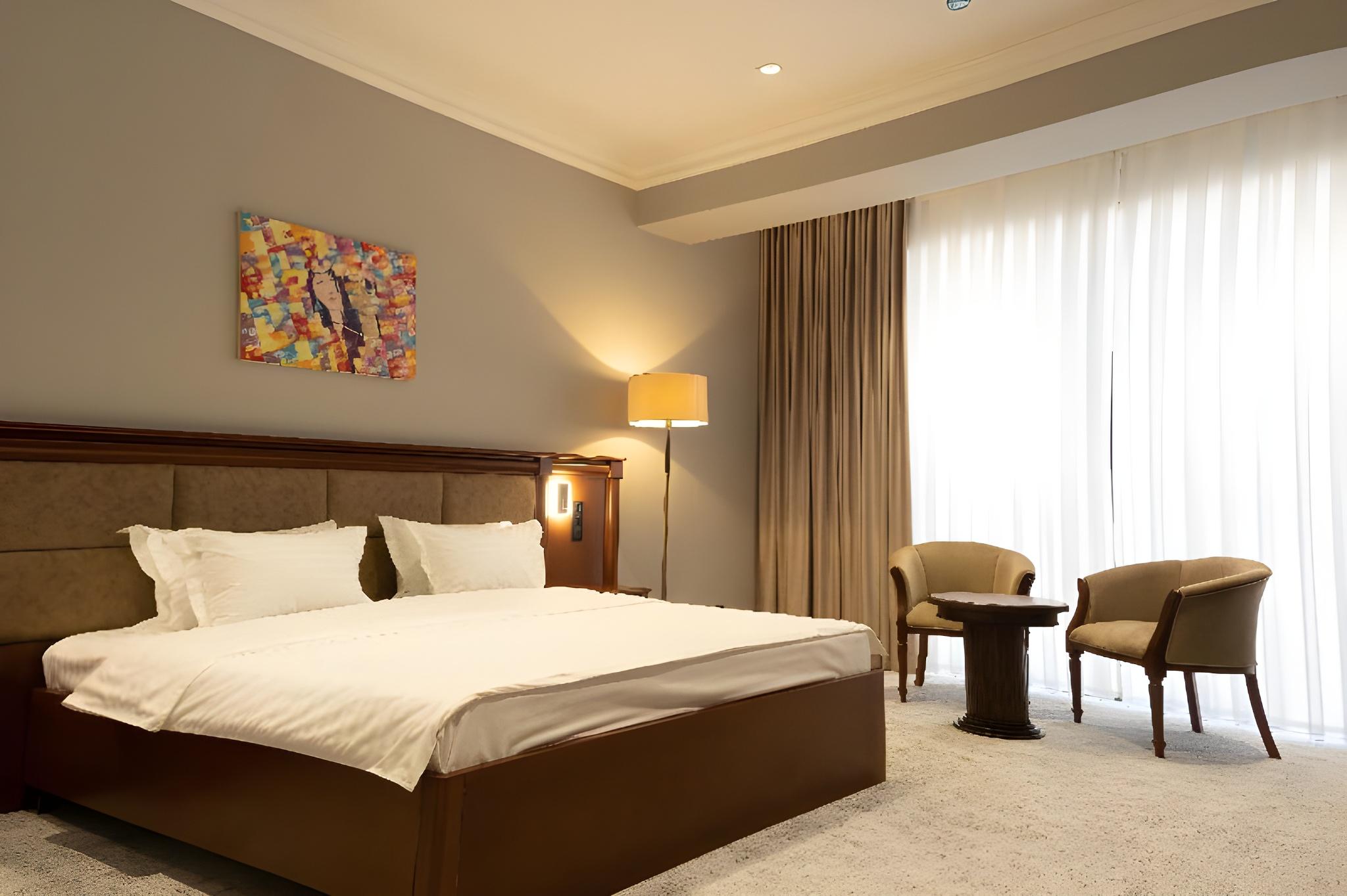 DELUXE, DOUBLE OR TWIN BED