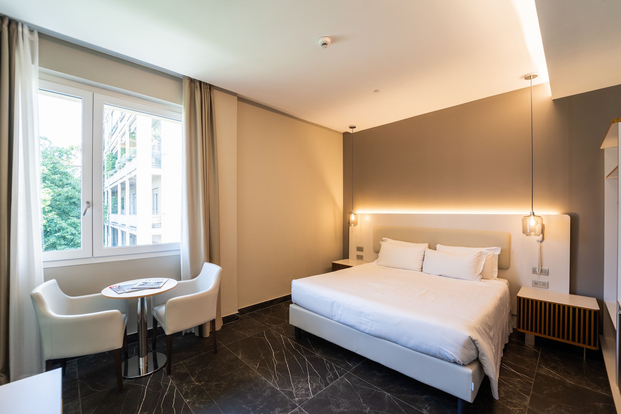 ROOM, DOUBLE BED
